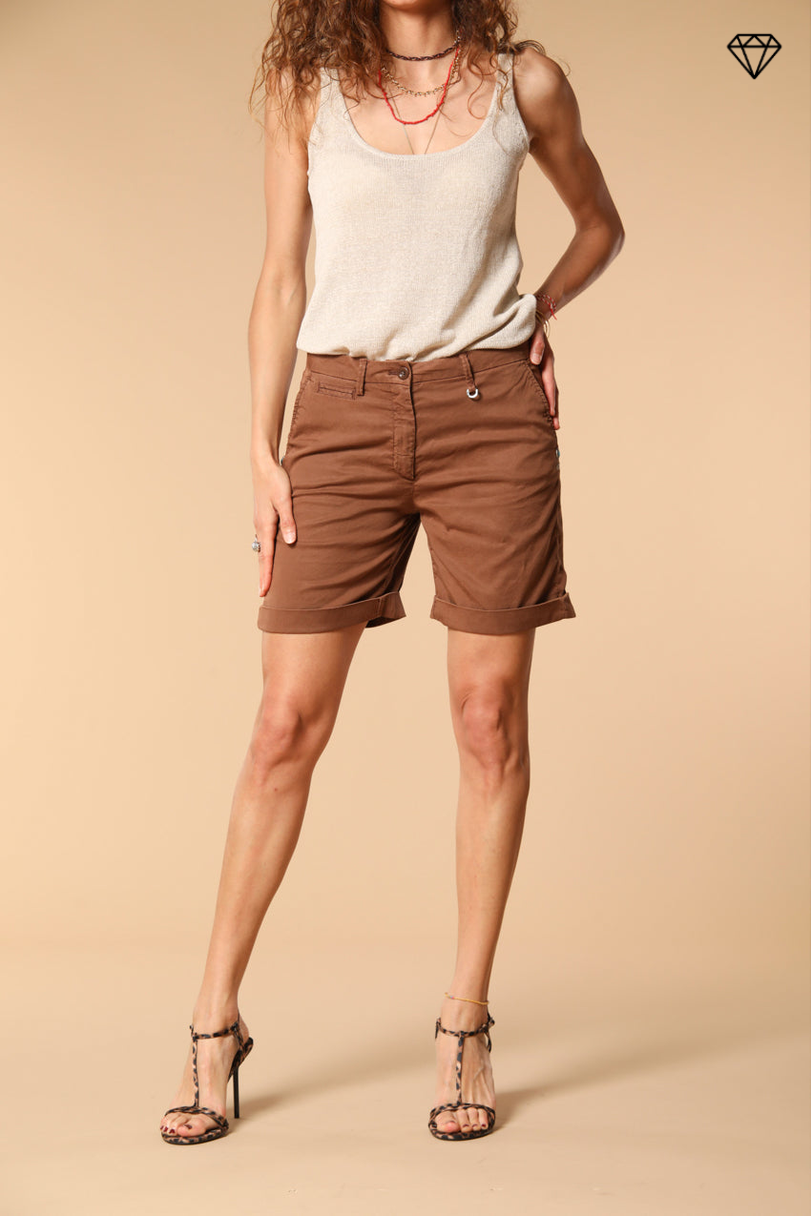 Immagine 1 di bermuda chino donna in gabardina modello Jaqueline Curvie curvy fit