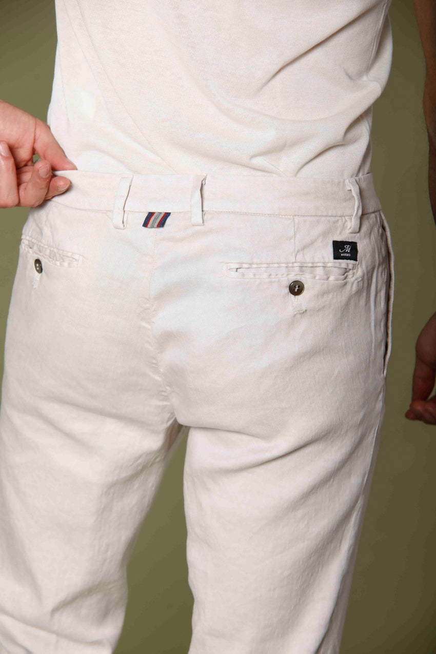 Immagine 2 di pantalone chino uomo in lino e twill di cotone color stucco modello New York di Mason's