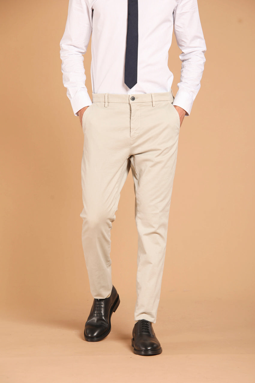 immagine 2 di pantalone chino uomo modello Osaka Style di colore grigio, fit carrot di Mason's