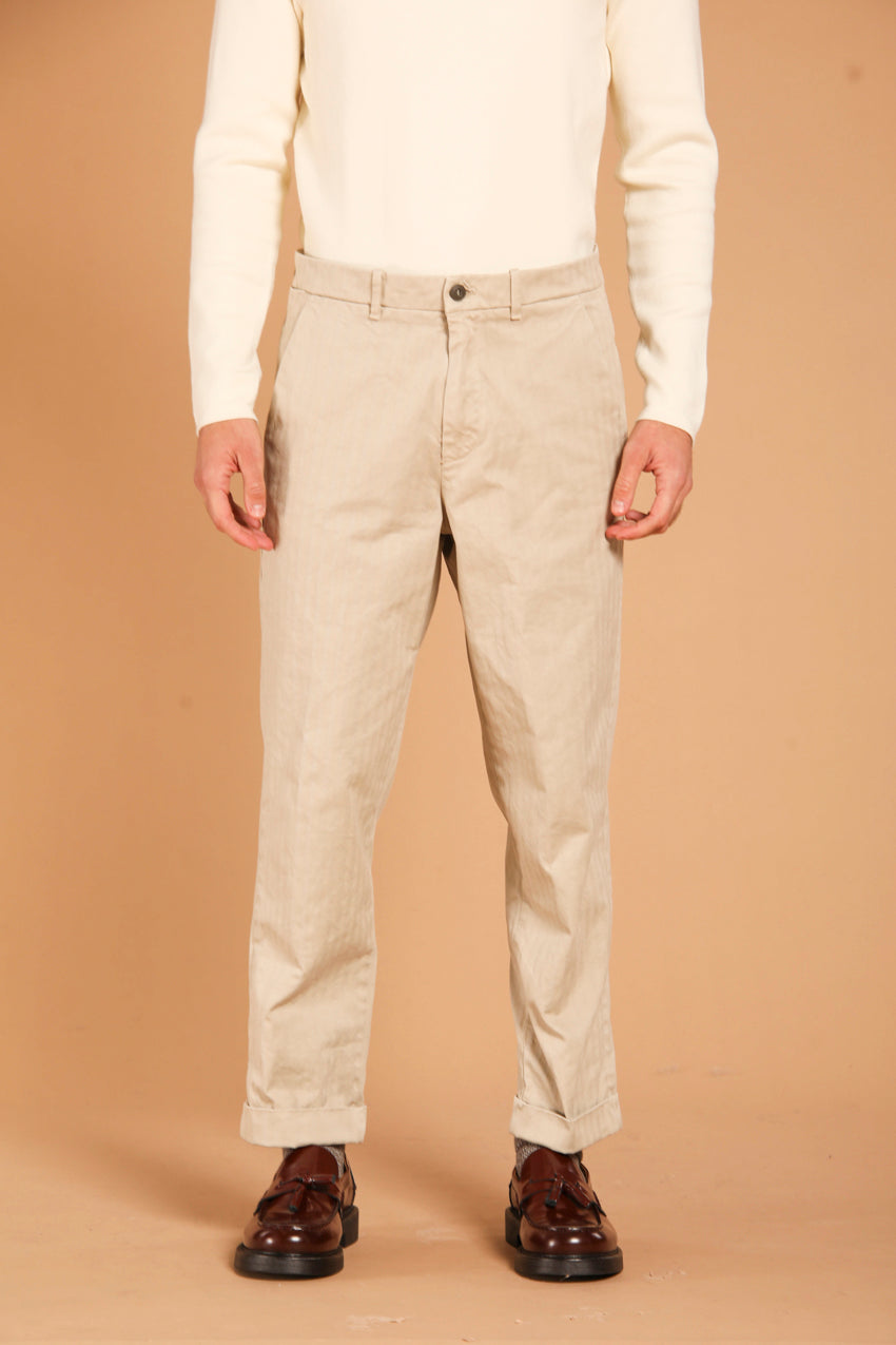 immagine 1 di pantalone chino uomo modello Chinos 22, con microfantasia resca, di colore ghiaccio, fit relaxed di Mason's