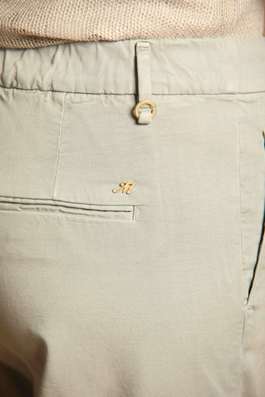 immagine 3 di pantalone chino donna, modello New York Cozy, di colore verde, fit relaxed di mason's