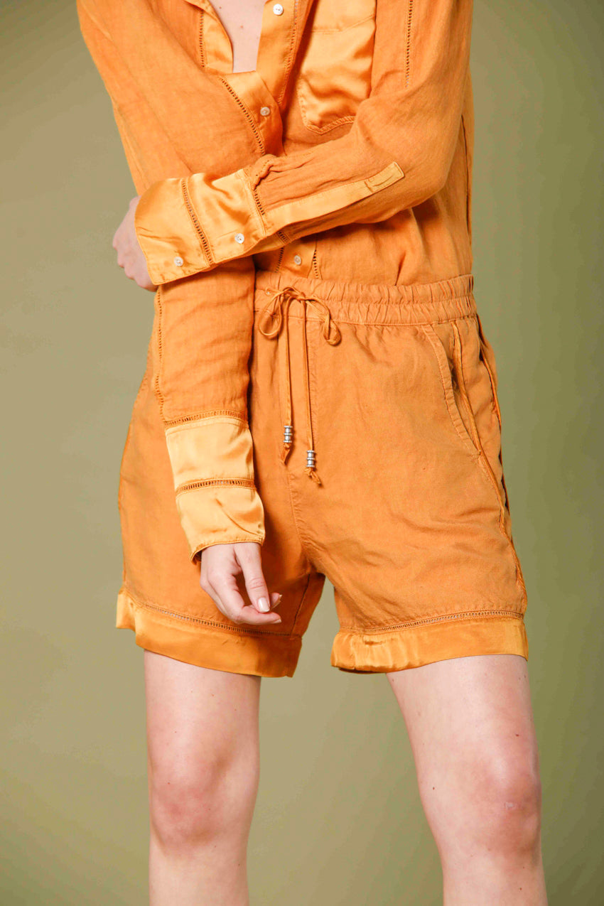 immagine 1 di bermuda chino donna in tencel e lino modello Linda Jogger colore arancio relaxed fit di Mason's