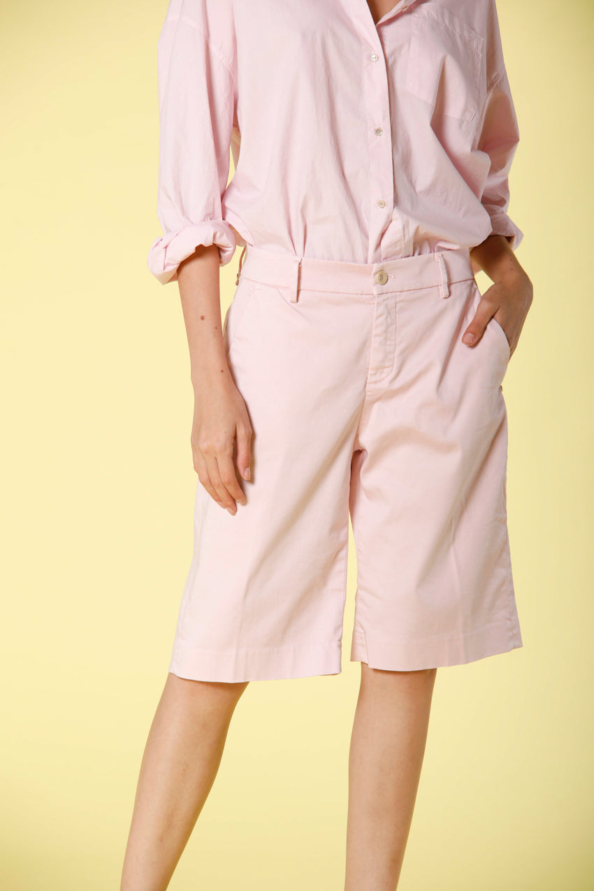 immagine 1 di bermuda chino donna in raso stretch modello New York Straight colore lilla regular fit di mason's