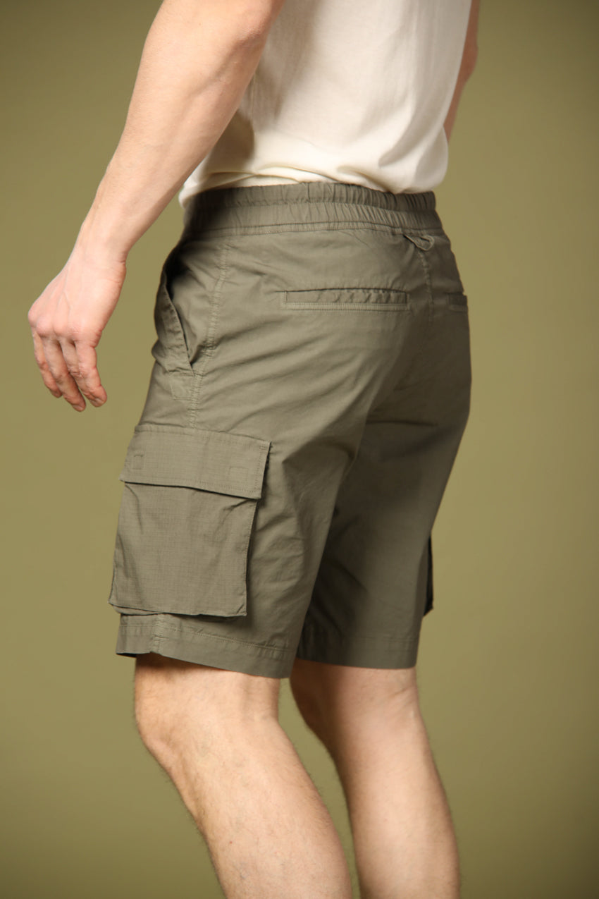 immagine 4 di bermuda cargo uomo modello Forte Summer colore verde militare regular fit di Mason's