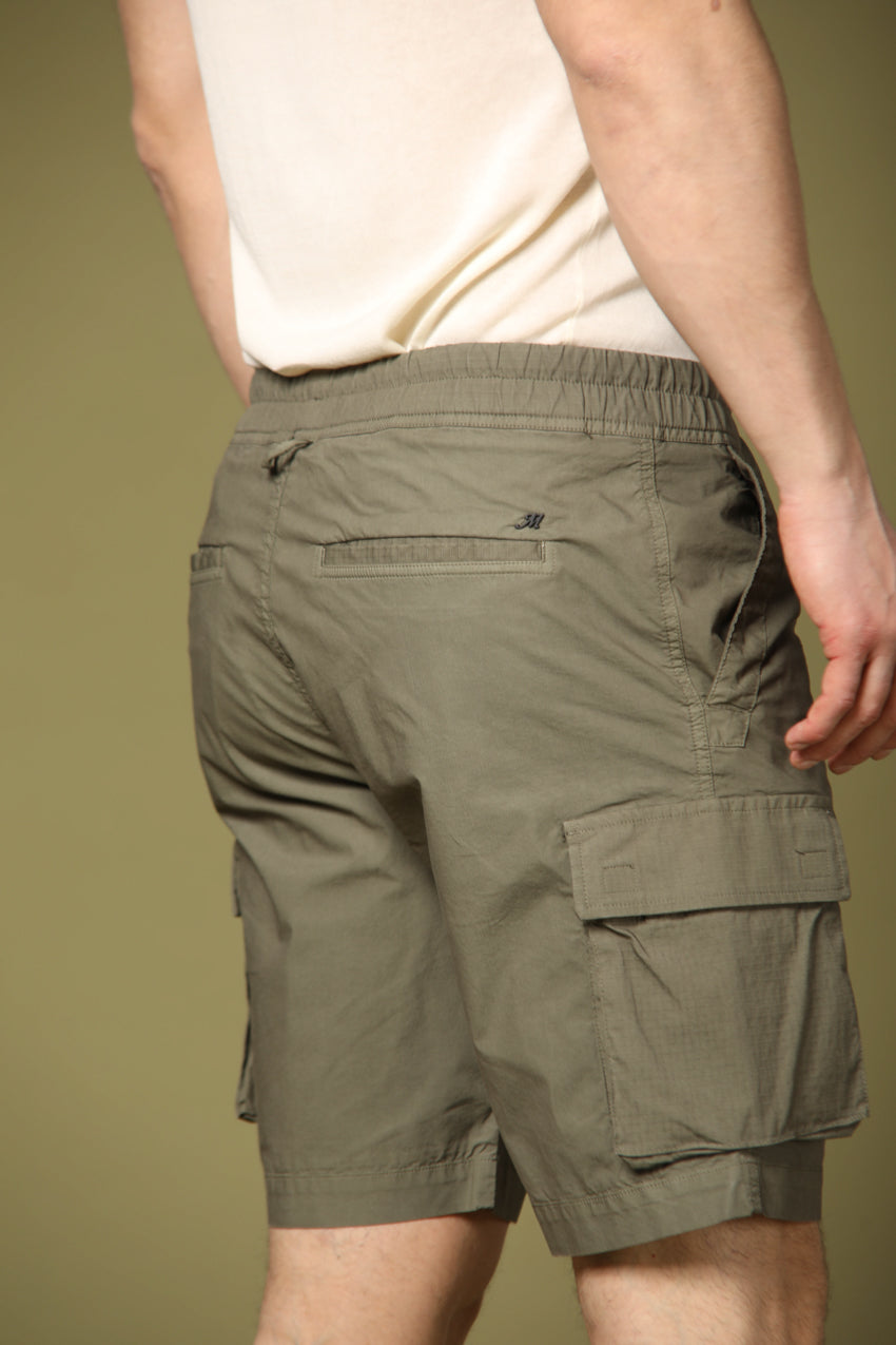immagine 5 di bermuda cargo uomo modello Forte Summer colore verde militare regular fit di Mason's