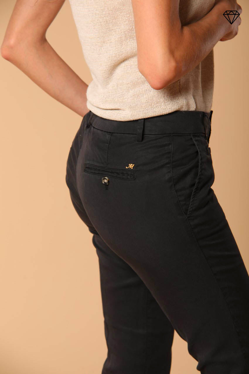 Immagine 2 di pantalone chino donna in twill modello Jaqueline Curvie curvy fit 