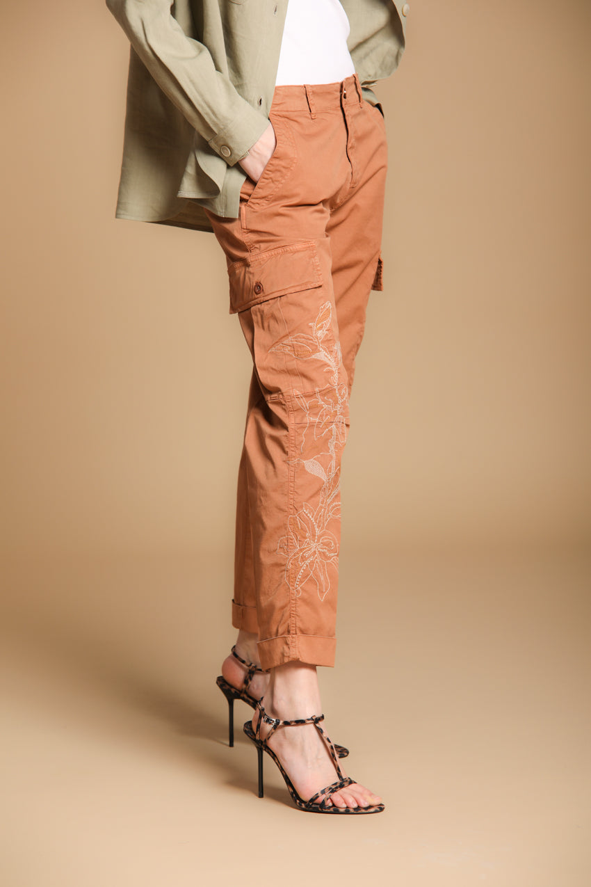 Judy Archivio дамски карго панталон от стреч памук с бродерия - relaxed fit