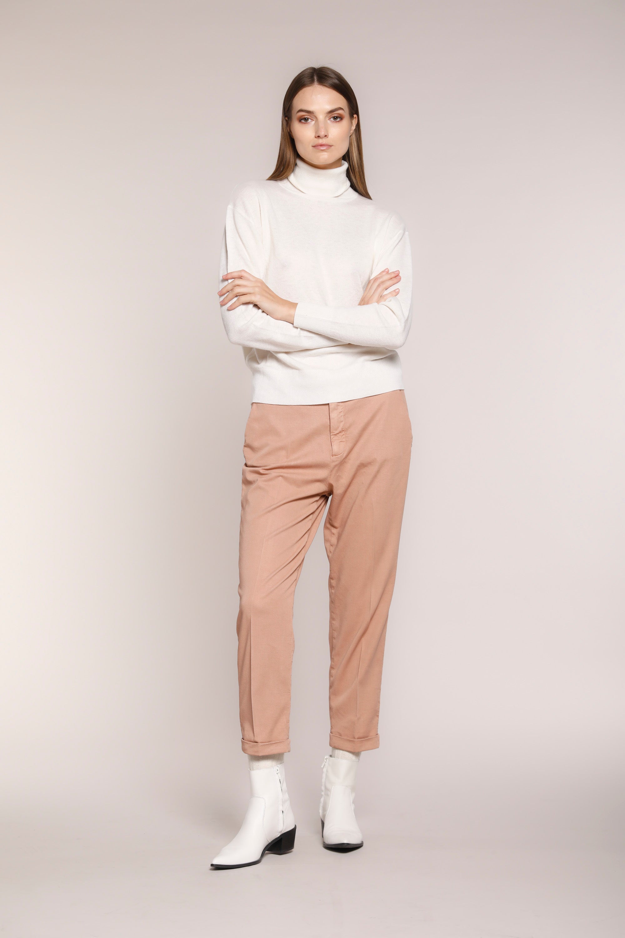 Immagine 2 di pantalone chino donna in twill colore carne modello New York Cozy di Mason's