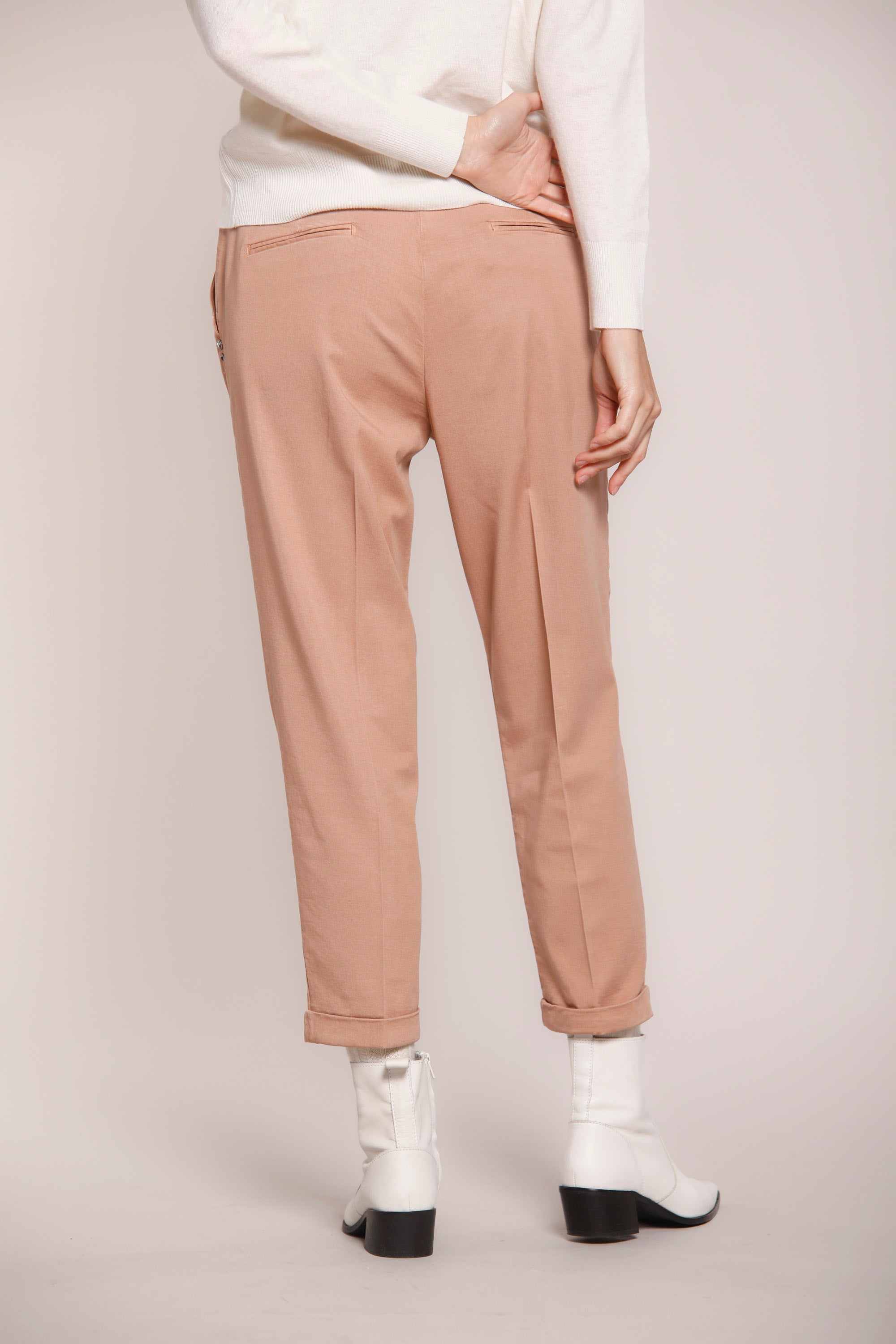 Immagine 5 di pantalone chino donna in twill colore carne modello New York Cozy di Mason's