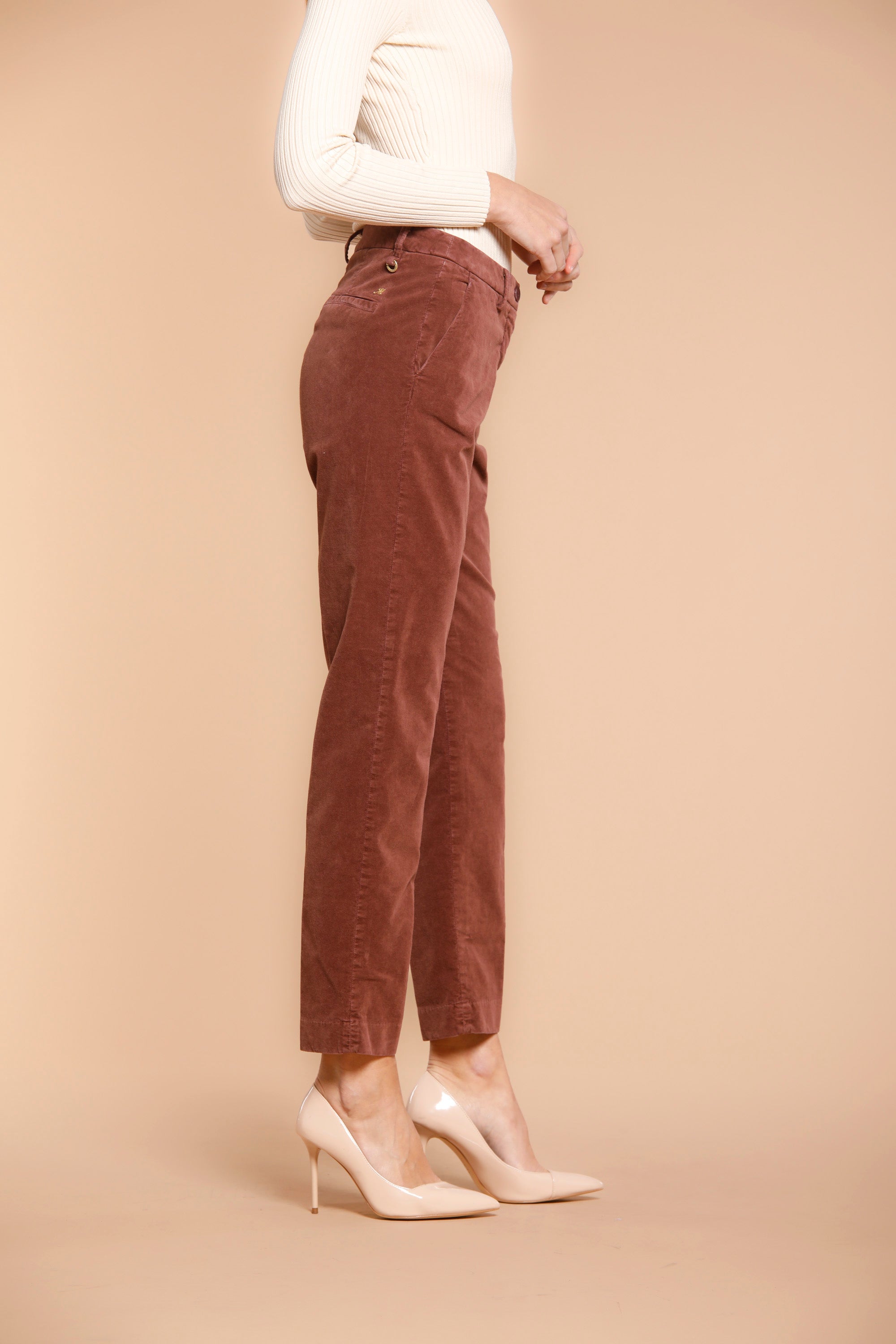 Immagine 2 di pantalone chino donna in velluto color bordeaux modello New York di Mason's