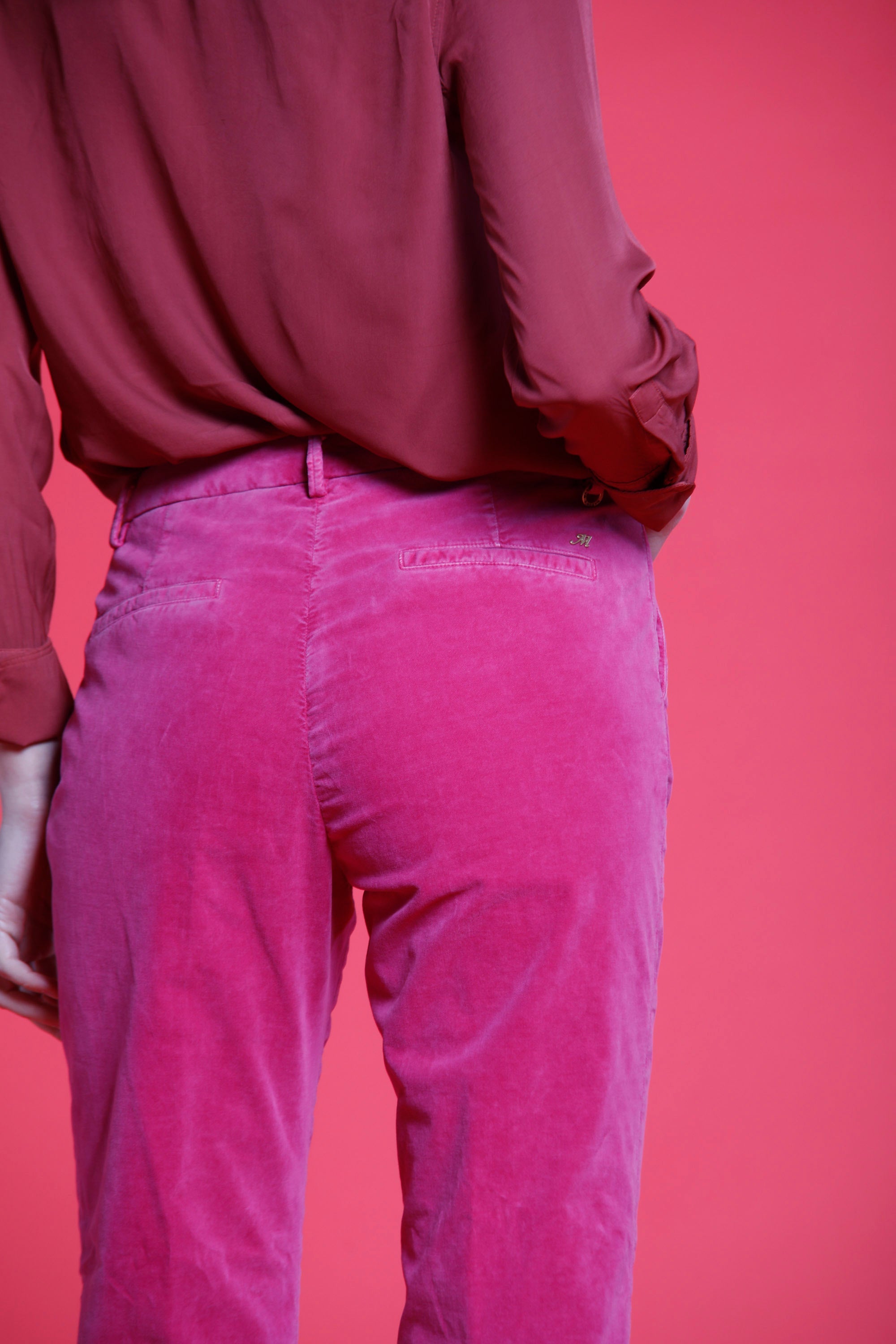 Immagine 4 di pantalone chino donna in velluto color fuxia modello New York di Mason's