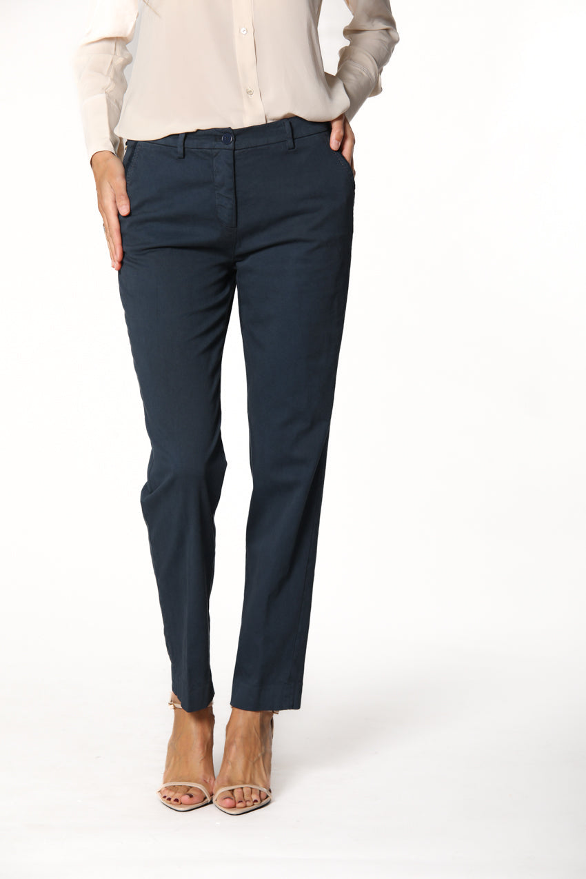 Immagine 1 di pantalone chino donna in gabardina colore blu navy modello New York di Mason's