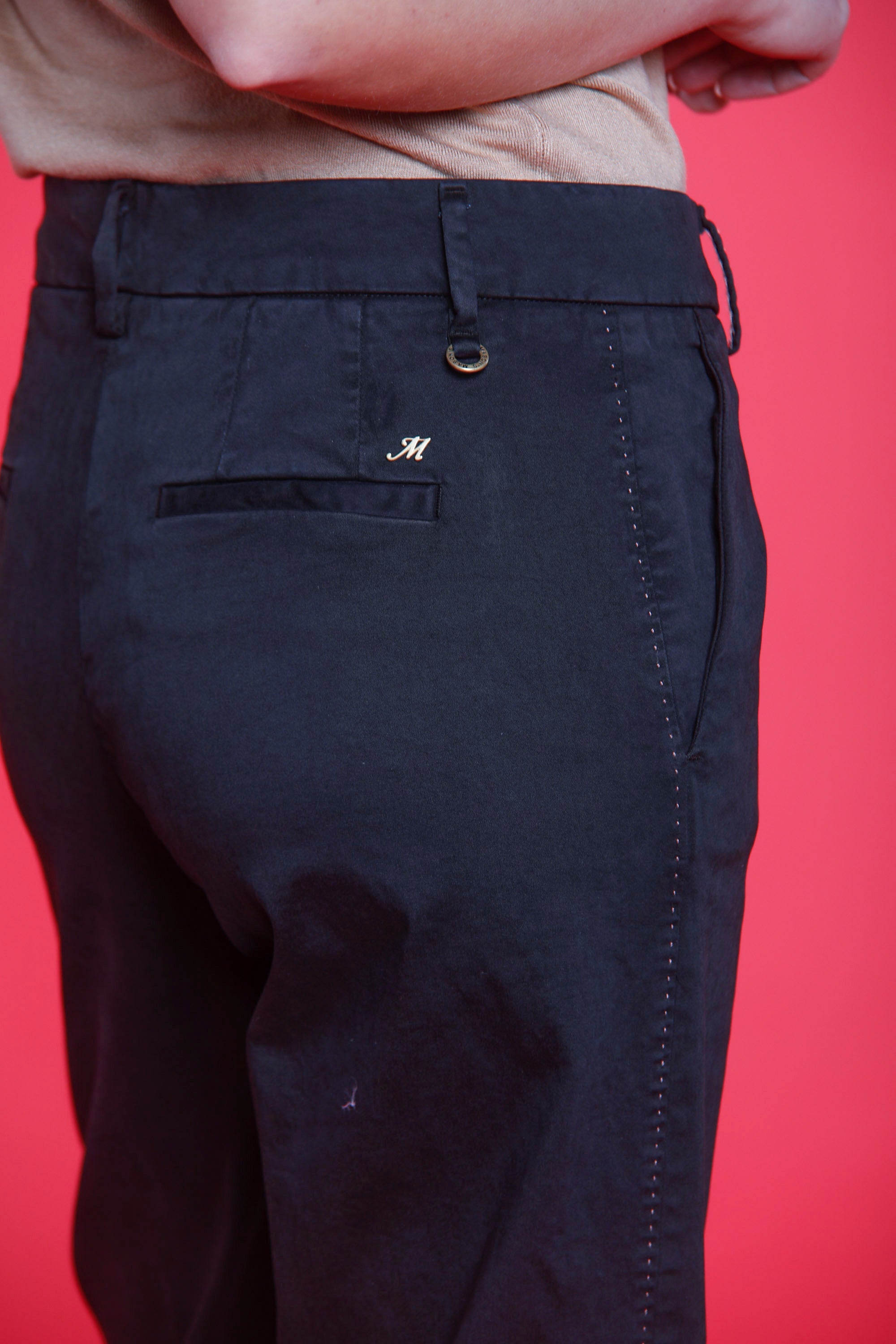 Immagine 4 di pantalone chino da donna in raso nero modello New York straight di Mason's