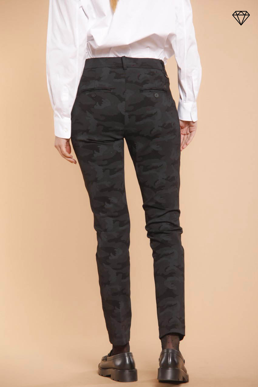 Immagine 4 pantalone chino donna in jersey con stampa mimetica Modello New York Slim slim fit 