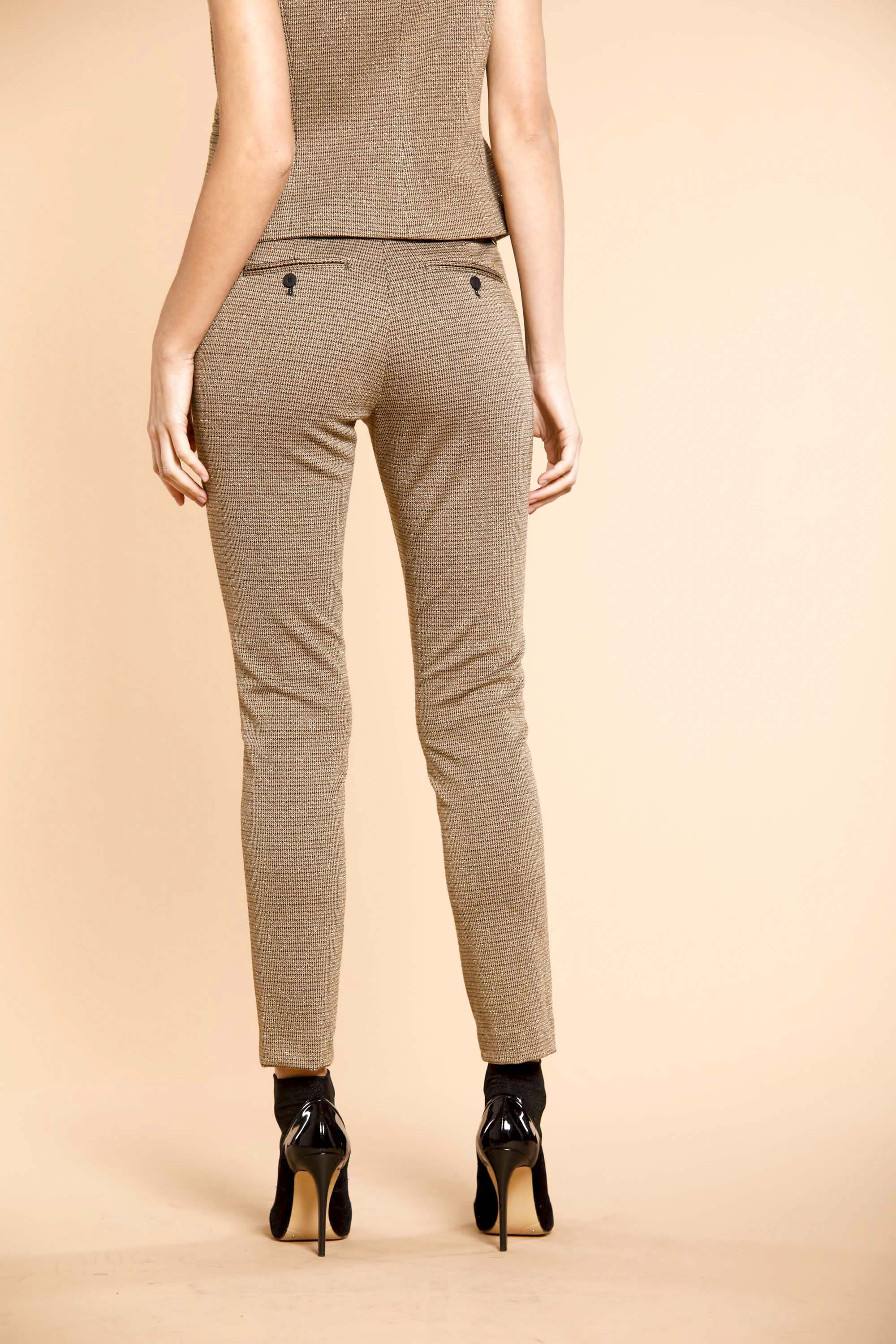 Immagine 3 di pantalone chino donna in jersey lurex color cammello modello New York Slim di Mason's