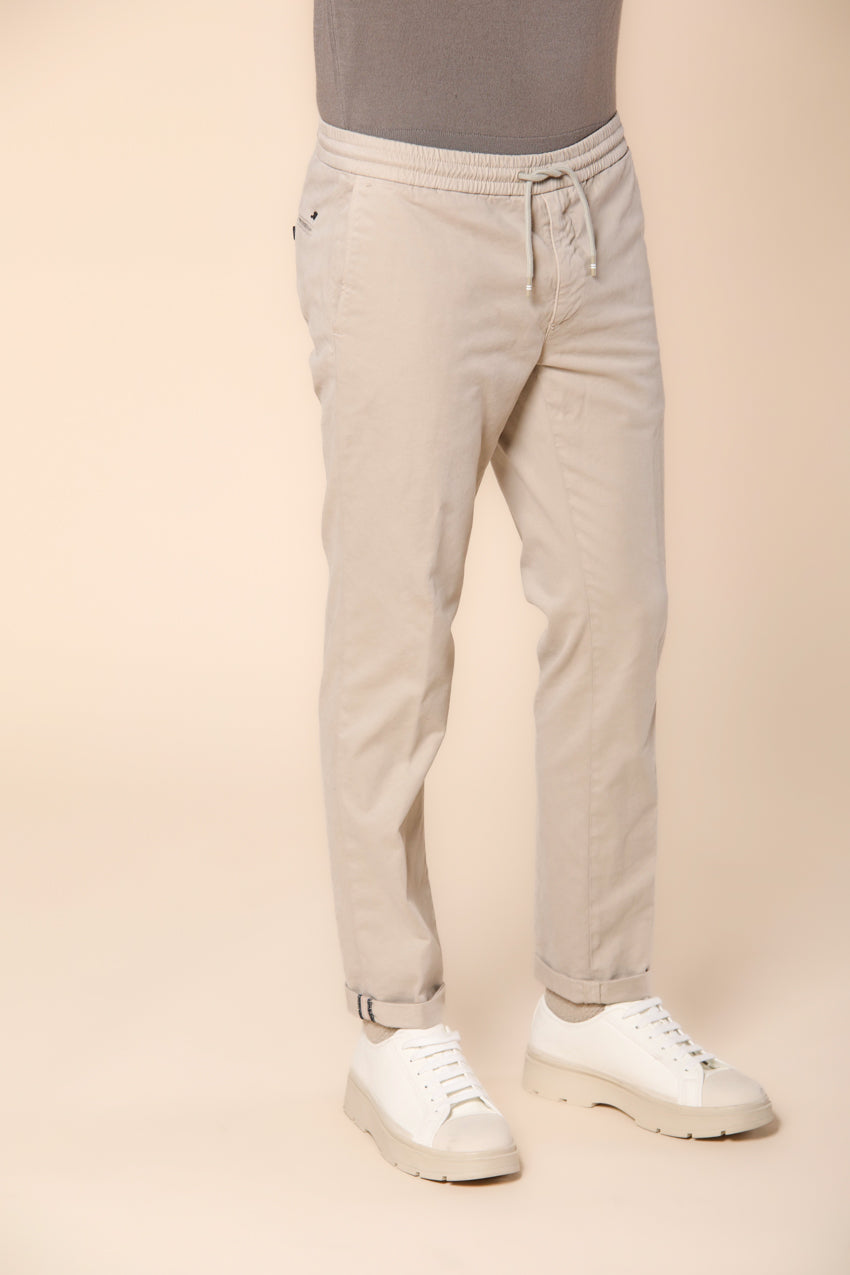 New Панталони York Sack за мъже, модел chino jogger, изработени от памук, модал и еластан, с права кройка.