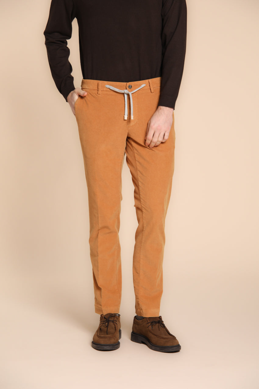 Foto 1 New York String pantalone chino jogger uomo in velluto 1500 righe regular fit