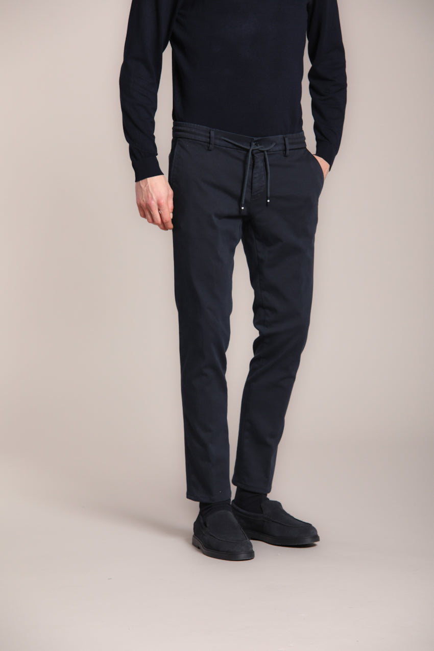 Foto 1 Milano Jogger Travel pantalone chino uomo in jersey active 4.0 extra slim fit