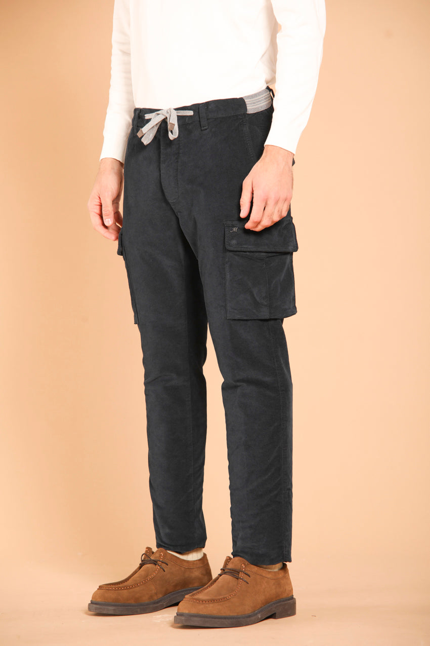 immagine 4 di pantalone cargo uomo modello Chile Golf, in felpa, colore blu navy, fit carrot di mason's