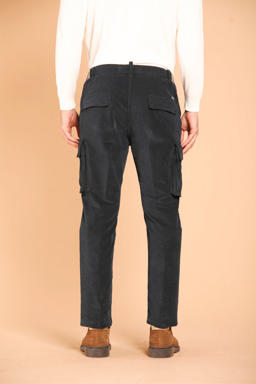 immagine 5 di pantalone cargo uomo modello Chile Golf, in felpa, colore blu navy, fit carrot di mason's