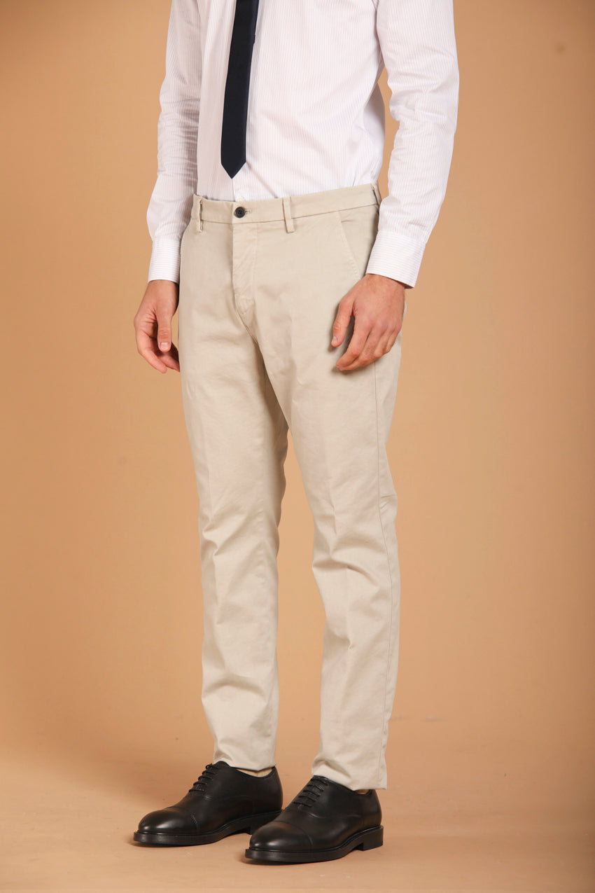 immagine 3 di pantalone chino uomo modello Osaka Style di colore grigio, fit carrot di Mason's