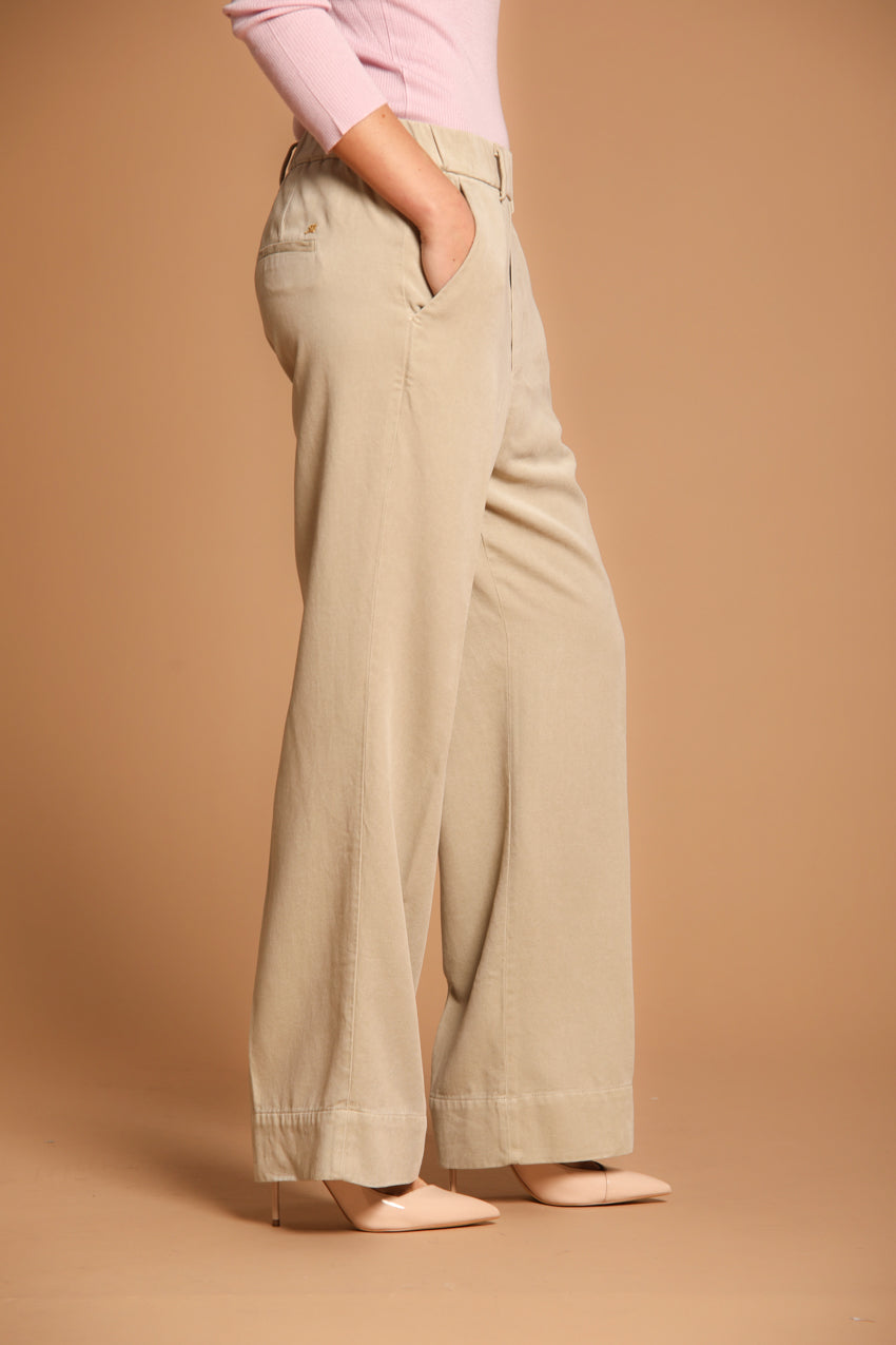 immagine 3 di pantalone chino donna, modello New York Cozy Straight, di colore ghiaccio, fit straight di mason's