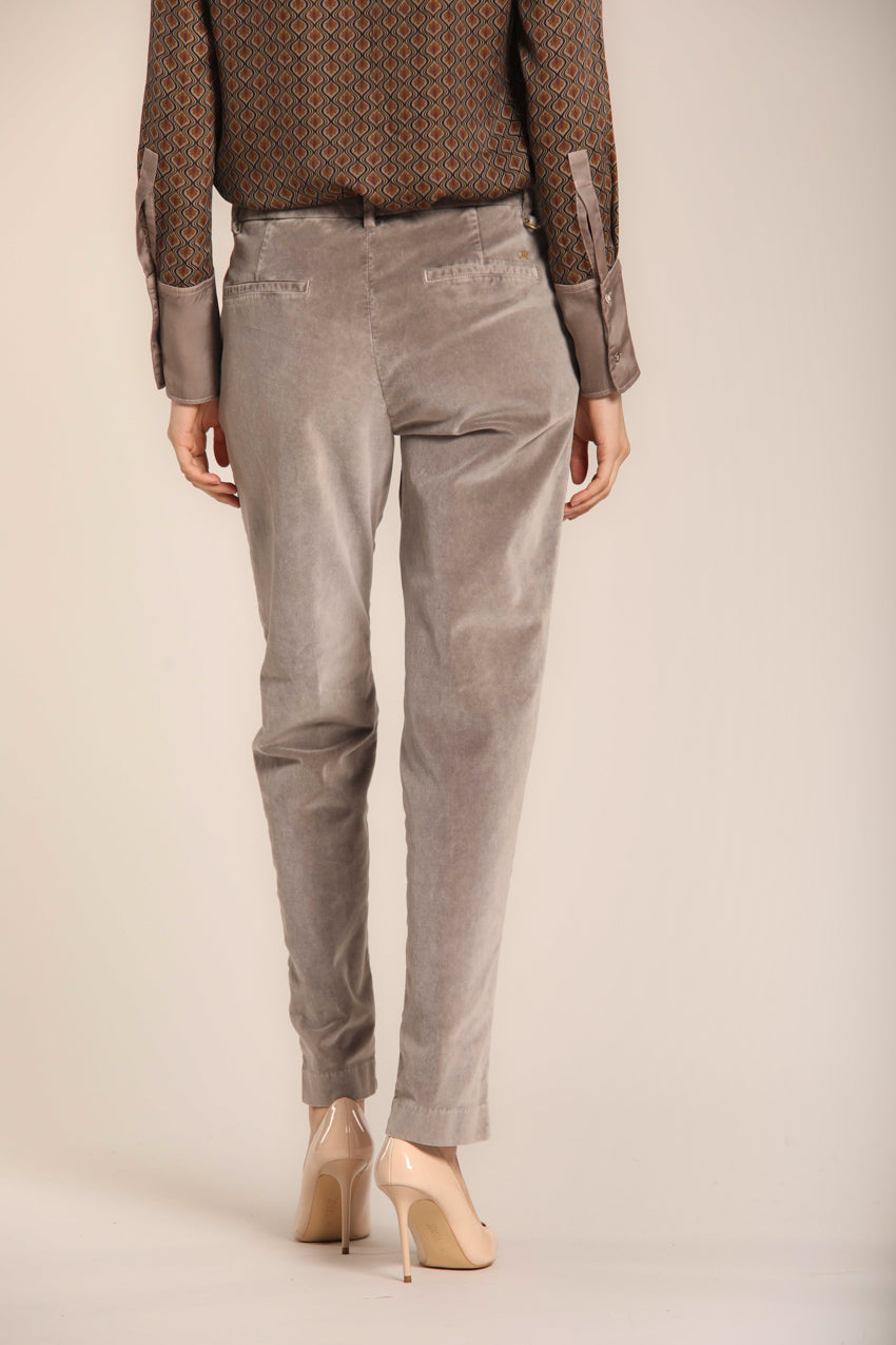 immagine 4 di pantalone chino donna, modello New York, in velluto liscio, di colore tortora, fit regular di mason's