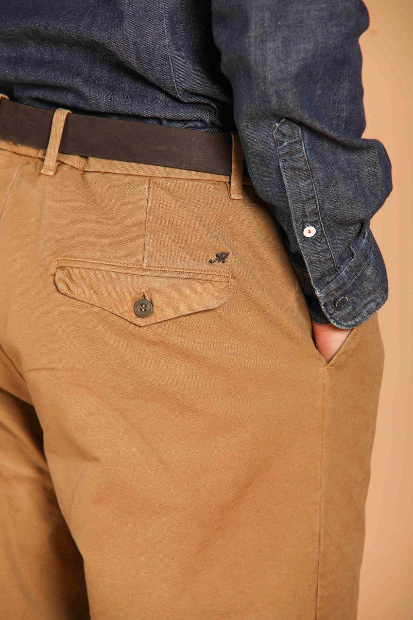 immagine 5 di pantalone chino uomo, modello Pinces 22 di colore biscotto, fit relaxed di Mason's