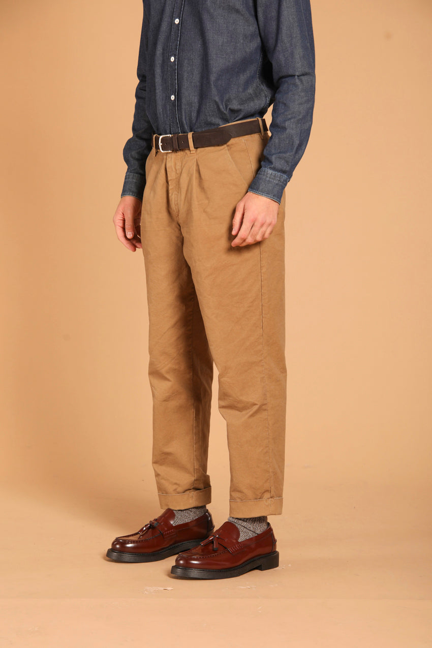 immagine 3  di pantalone chino uomo, modello Pinces 22 di colore biscotto, fit relaxed di Mason's