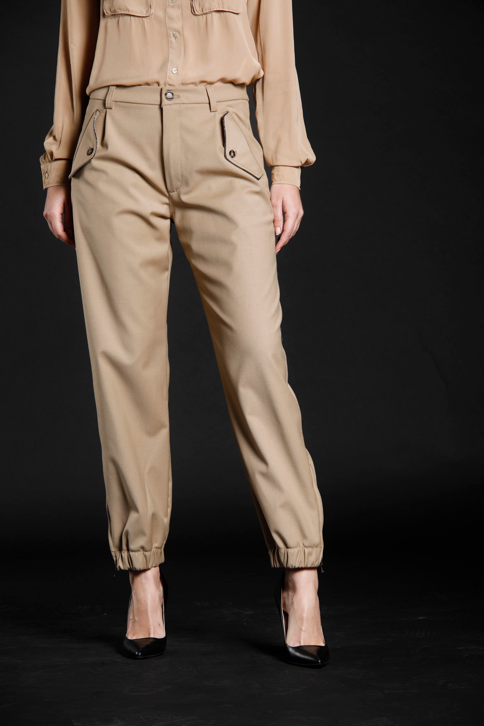 Immagine 1 di pantalone cargo da donna in lana color beige modello Evita di Mason's 