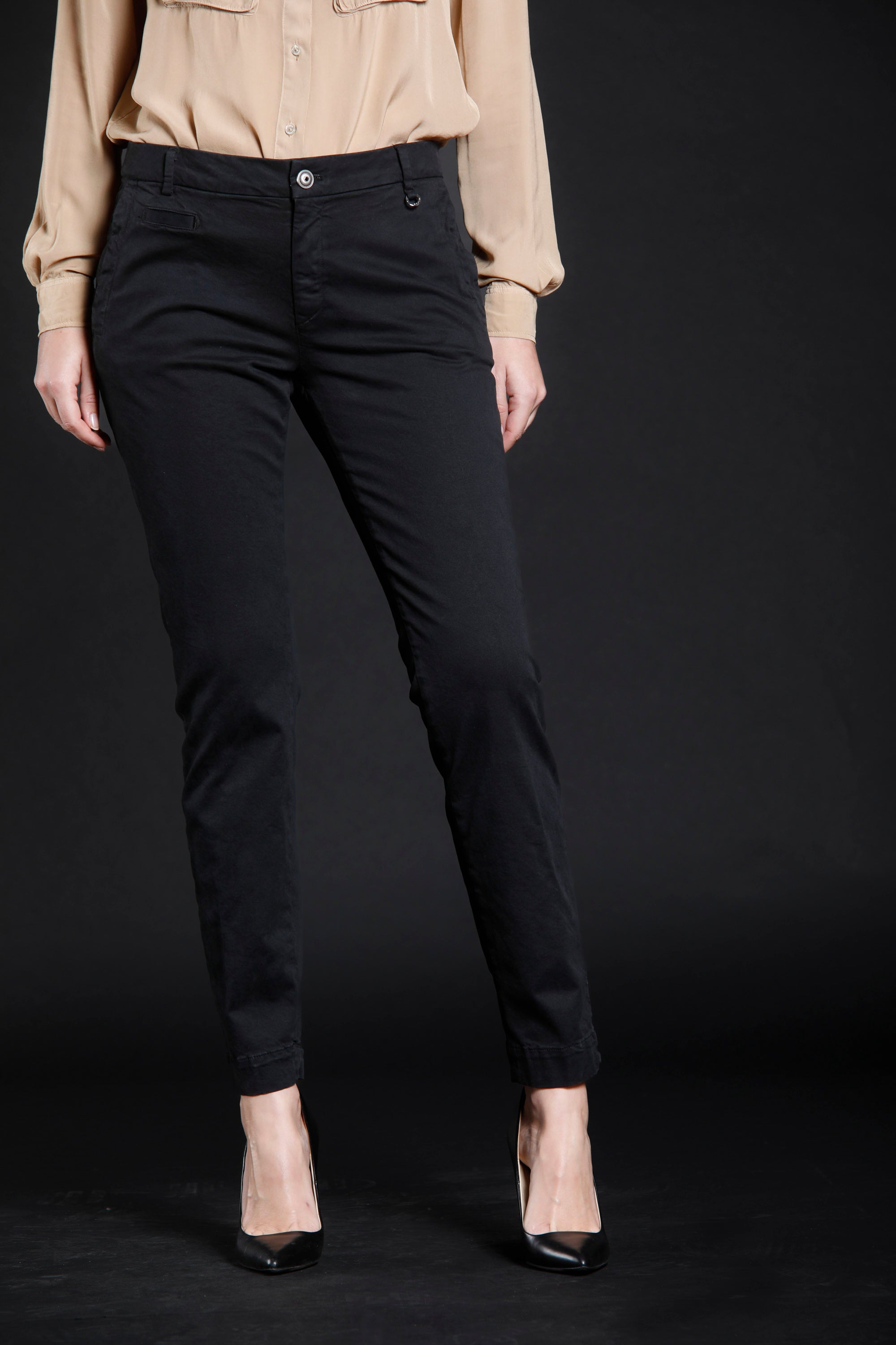 Immagine 1 di pantalone chino donna in gabardina colore nero modello Jaqueline Archivio di Mason's 