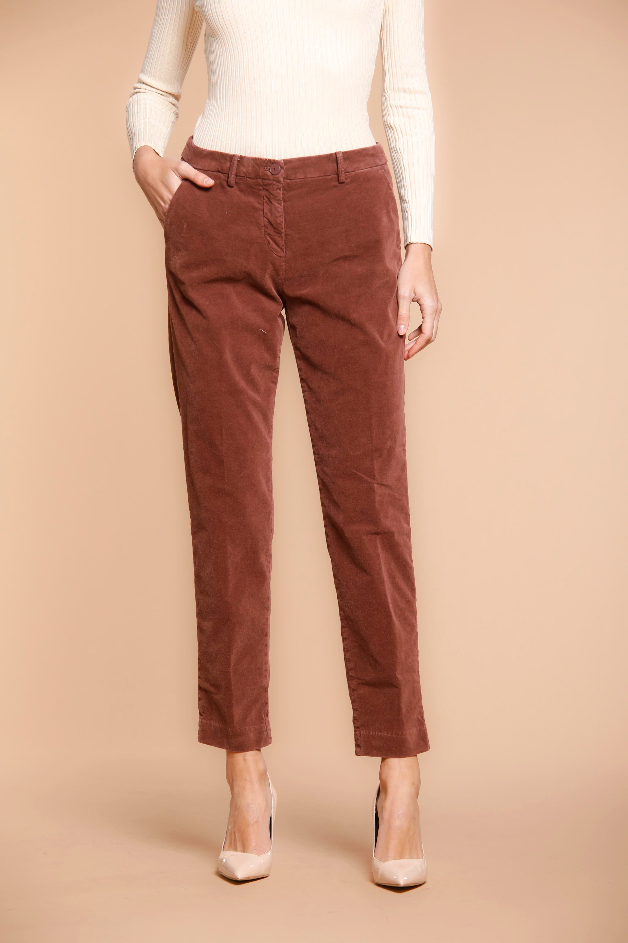 Immagine 1 di pantalone chino donna in velluto color bordeaux modello New York di Mason's